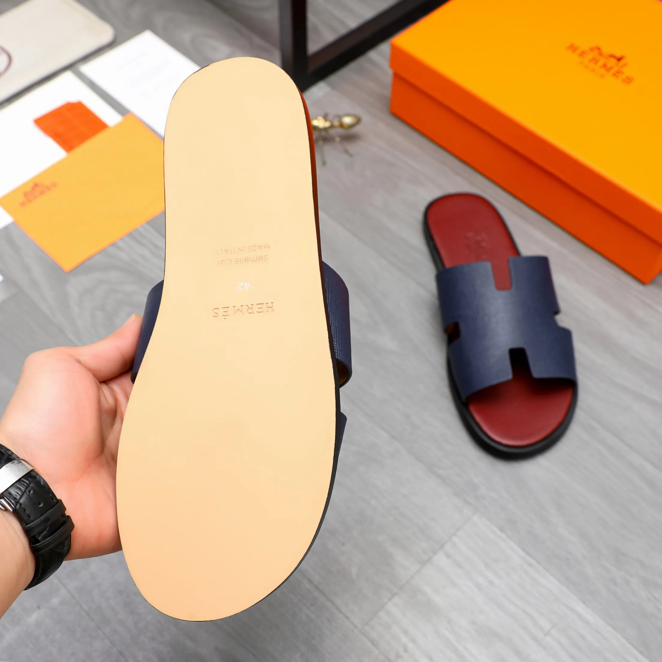 Men's shoes 💰280 Product trademark: Hermes "Hermes" slippers Regular size: 38-46 Product material: vertical grain cowhide upper, microfiber lining, original outsole